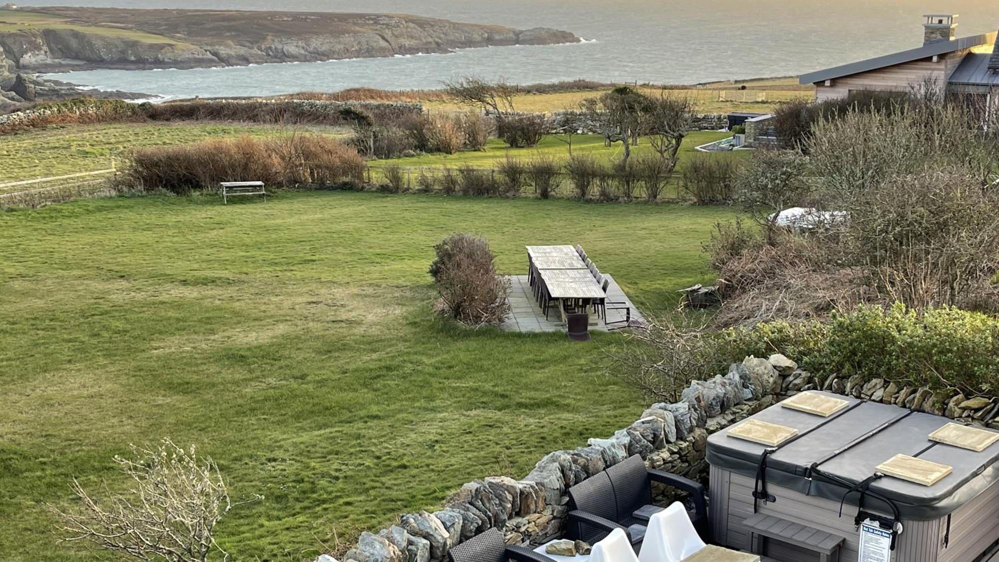 Tan Y Cytiau Villa Holyhead Exterior photo